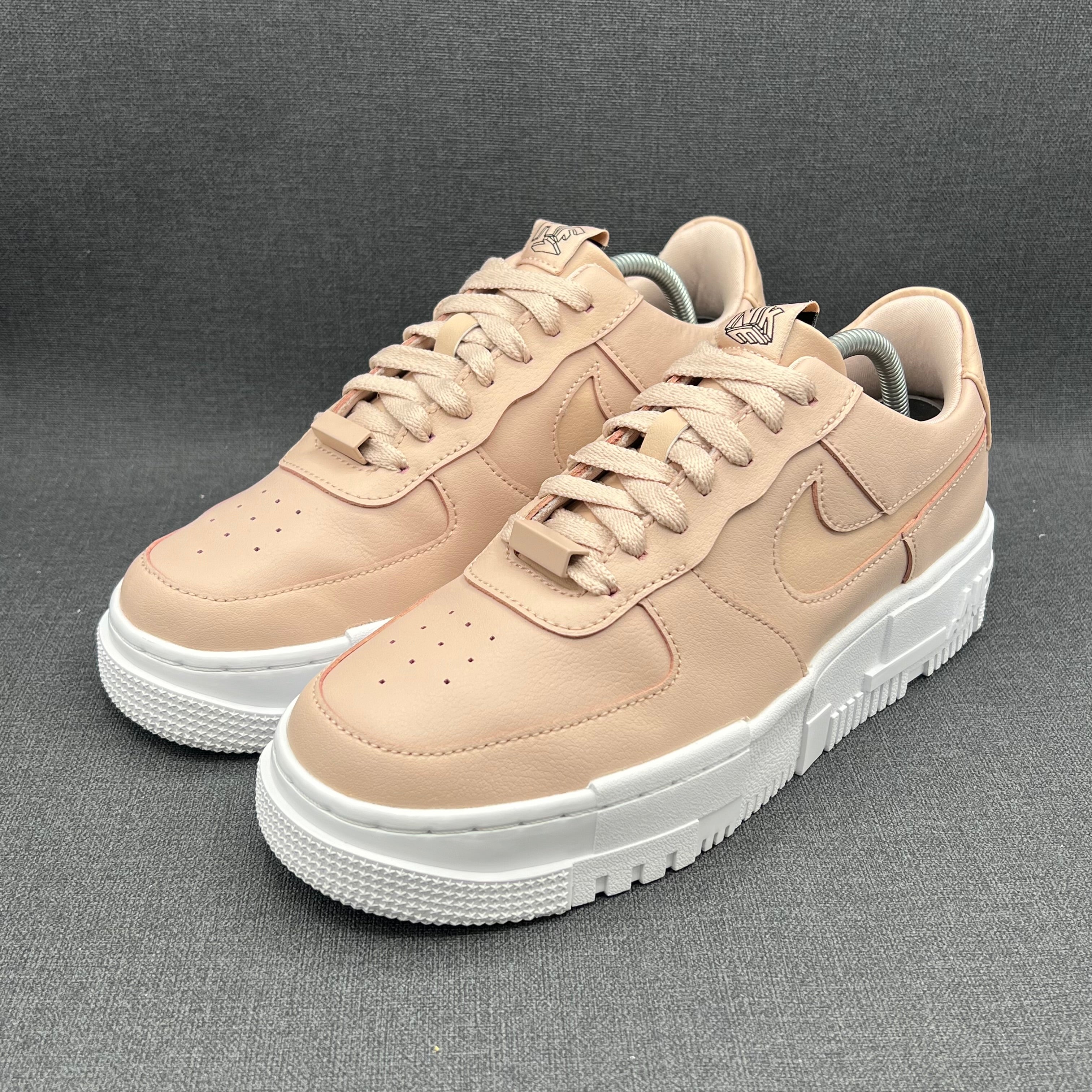Nike Air Force 1 Pixel