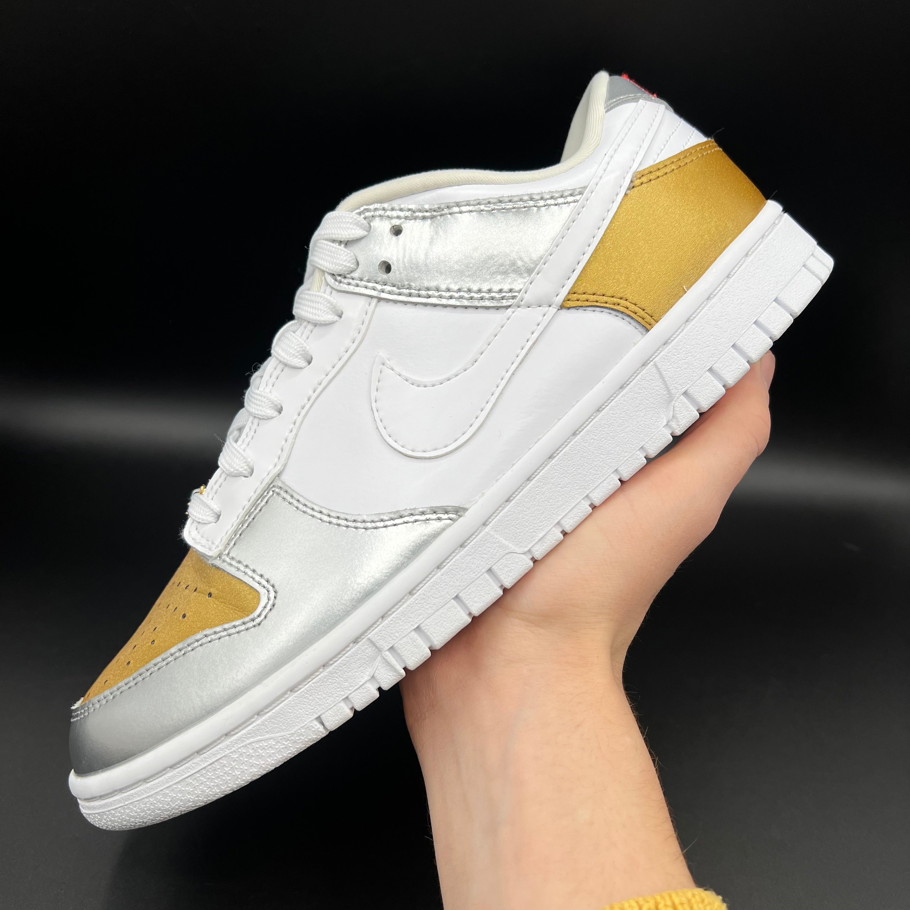 Nike dunk low silver / gold