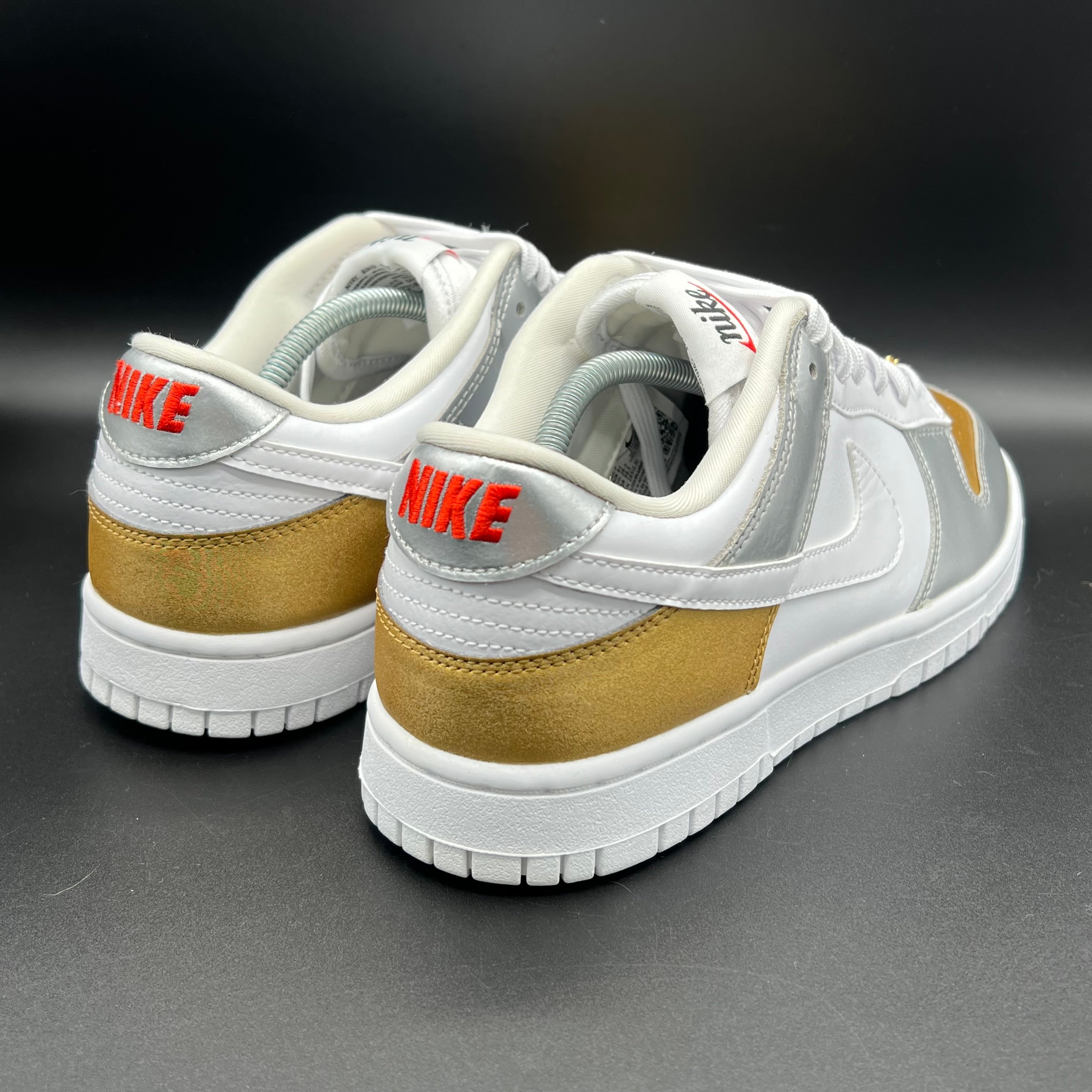 Nike dunk low silver / gold