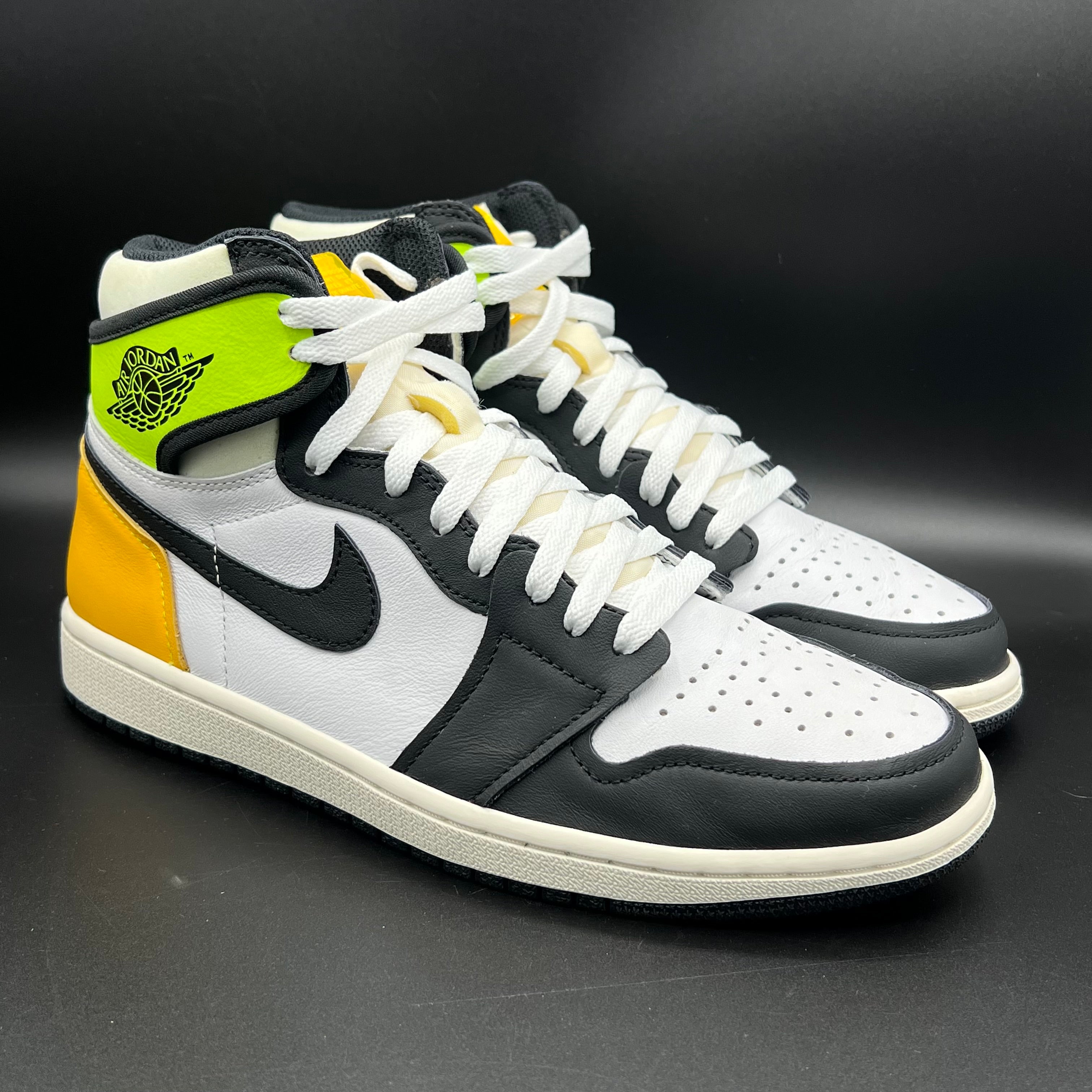 Air Jordan 1 High Volt