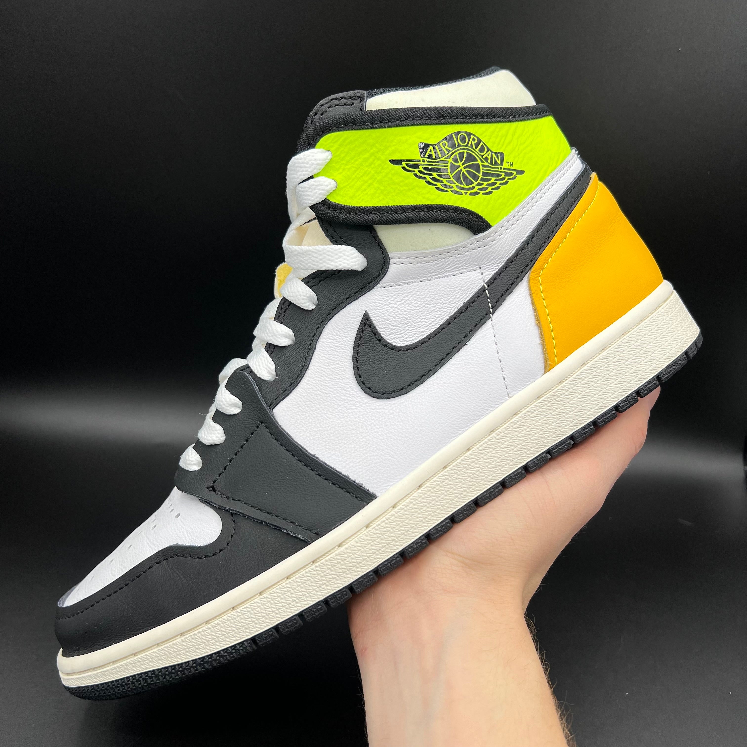 Air Jordan 1 High Volt